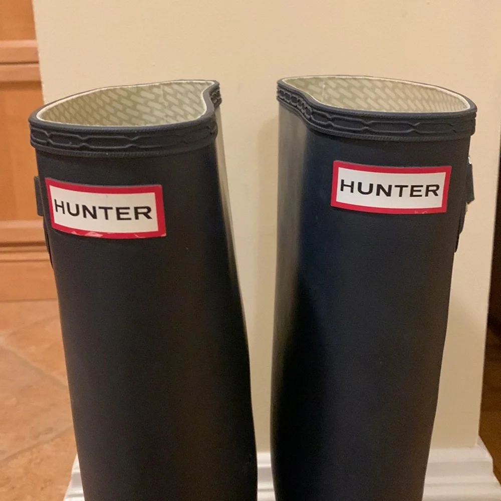 Hunter Women’s Rain Boots in Navy Size 7 - Picture 3 of 7